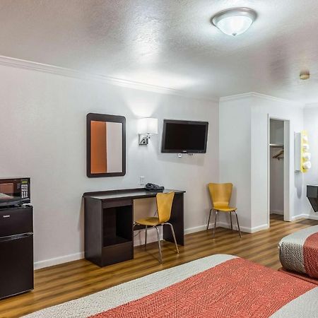 Motel 6 Tremonton, Utah ภายนอก รูปภาพ